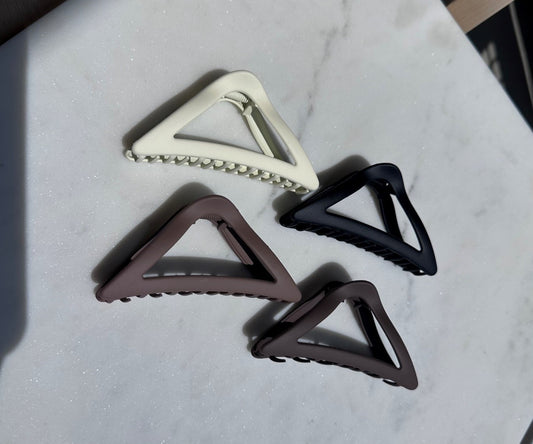 Triangular hair clip